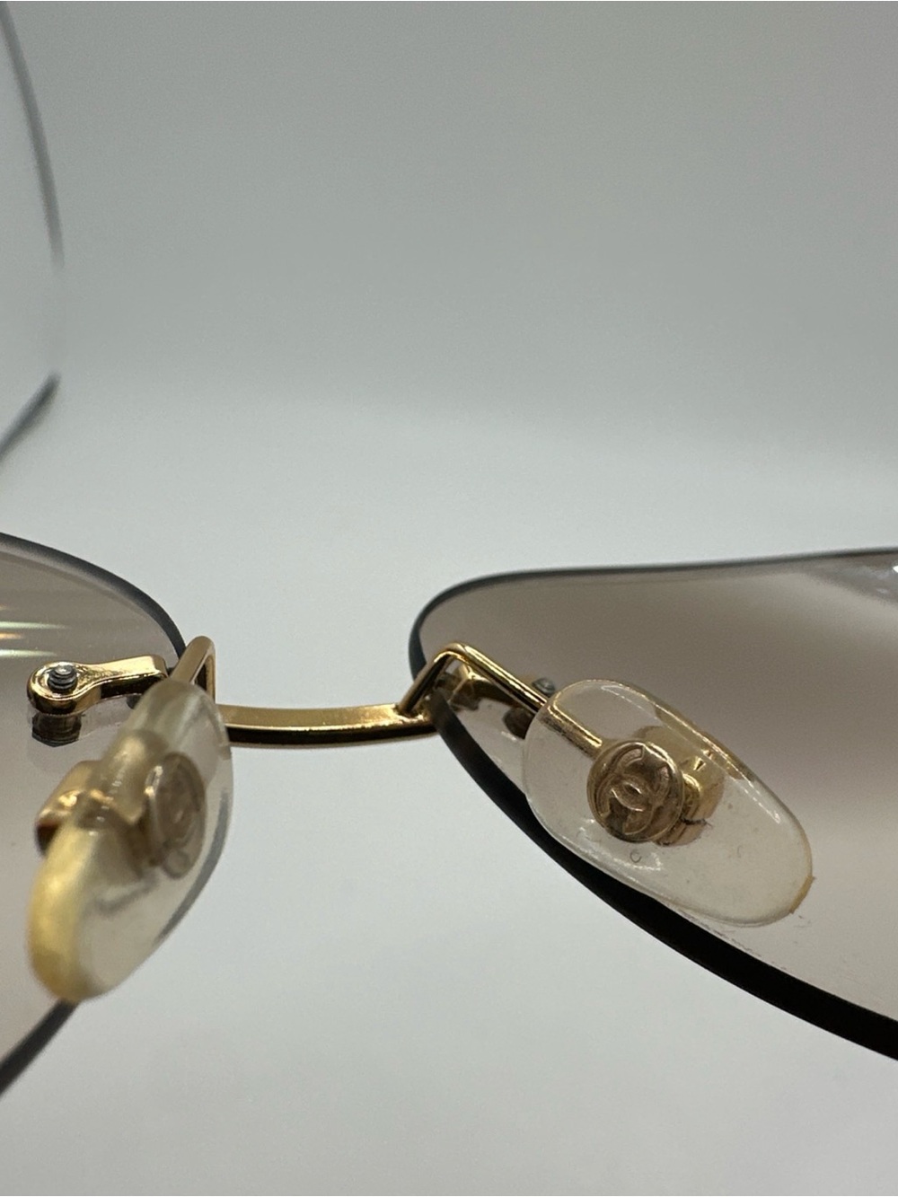 CHANEL Gold CC Logo Gradient Sunglasses - Picture 3 of 13